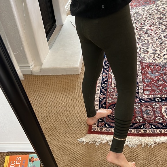 - Lovely Anthropologie sub brand Sundry pair of super soft leggings brand … - Picture 5 of 8